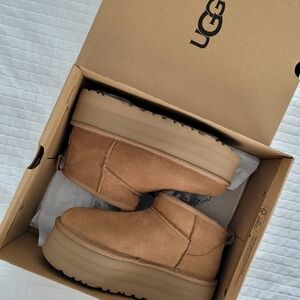 Ultra Mini Platform UGGS - size 7